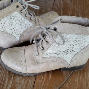 Mossimo crochet boots size 6